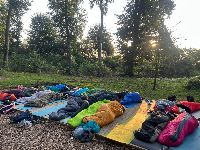 Děti z Letních táborů oko nocují v Lesním divadle.